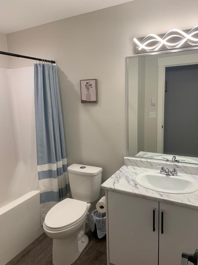 Modern 2Br Guest House In North Нанеймо Екстериор снимка